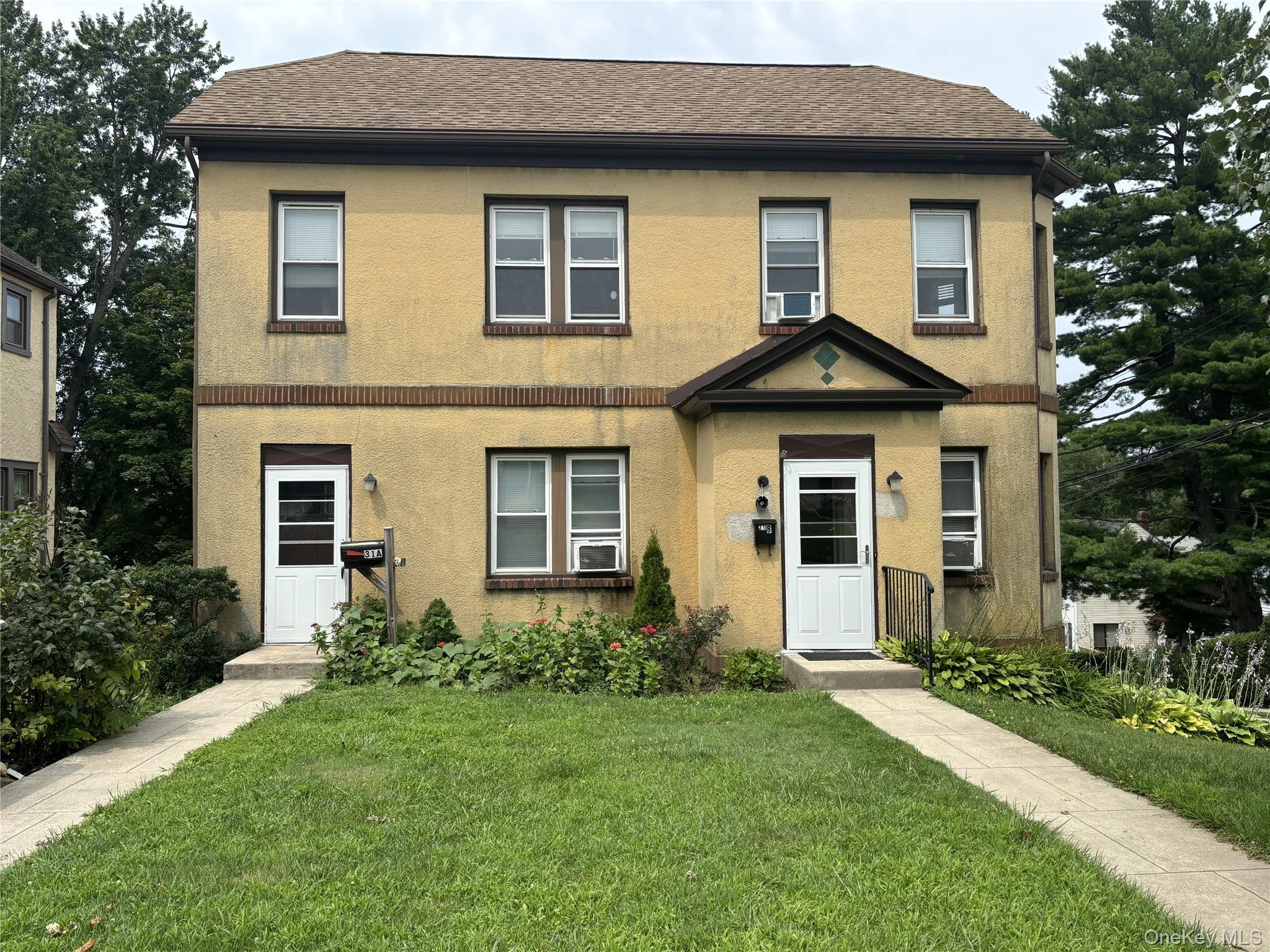 Spacious 2 bedroom rental on 2nd Floor.  Living Room, Eat-in Kitchen,...
