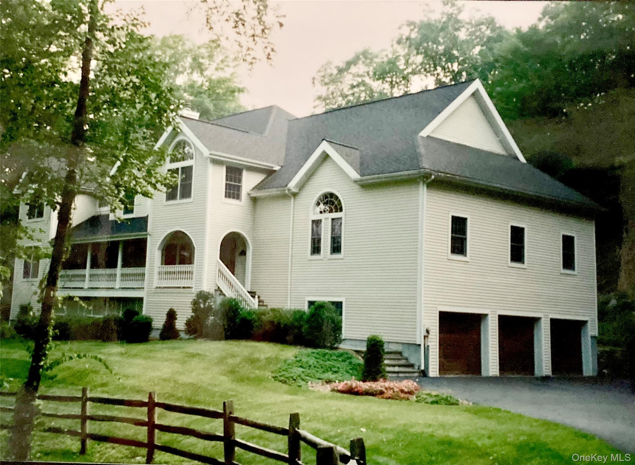 Embrace an indoor-outdoor lifestyle within the sought after Byram Hill...