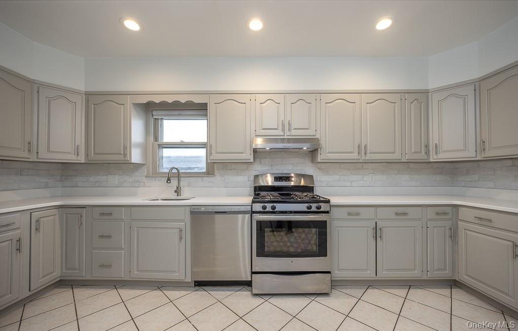 Photo 4 of this property