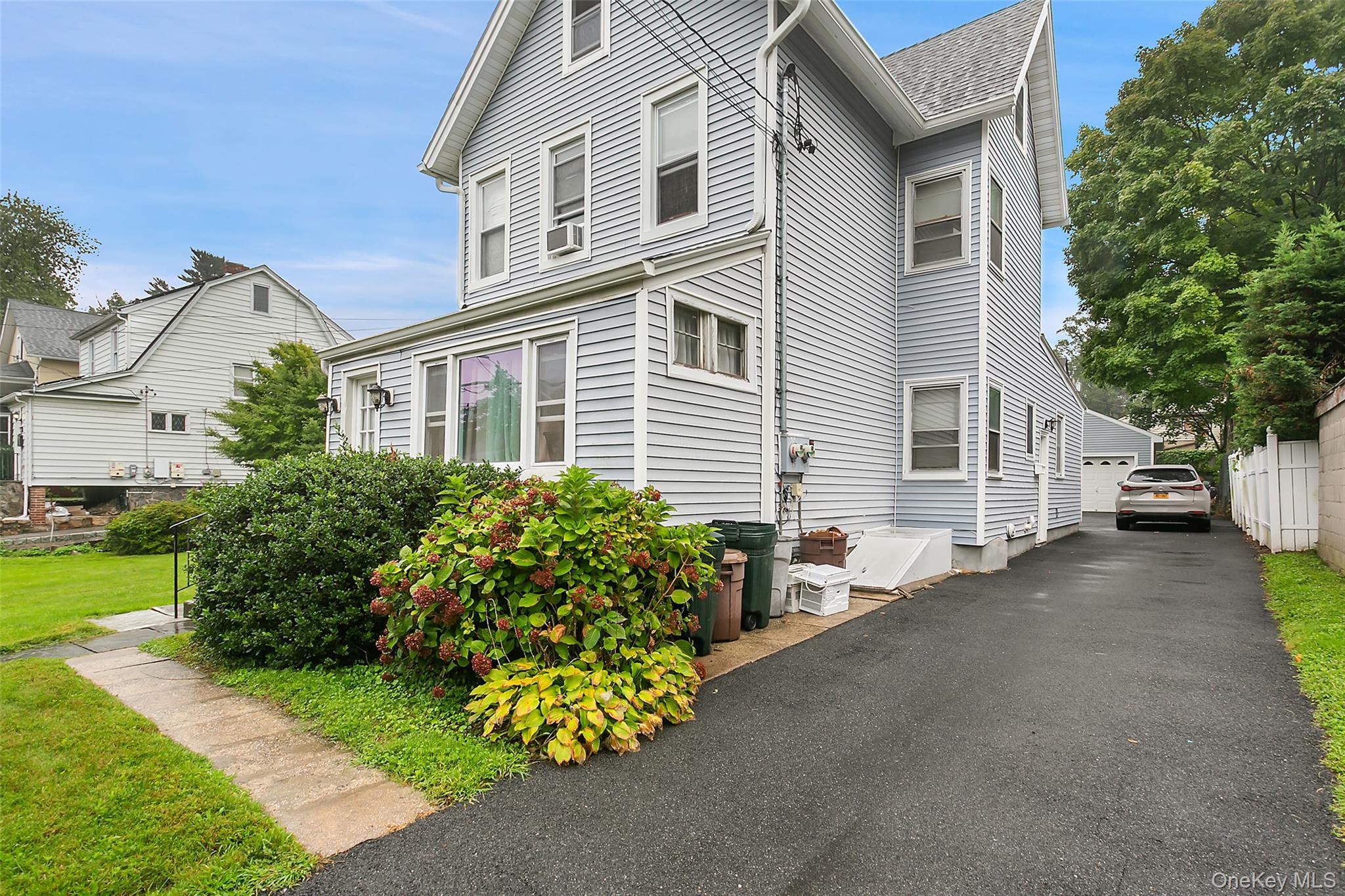 Updated 1-bedroom, 1-bath apartment in a convenient Mamaroneck locatio...