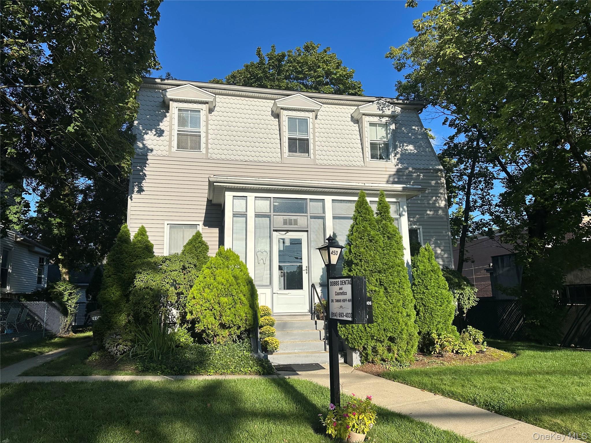 Great location for this charming second floor apartment with eat in ki...