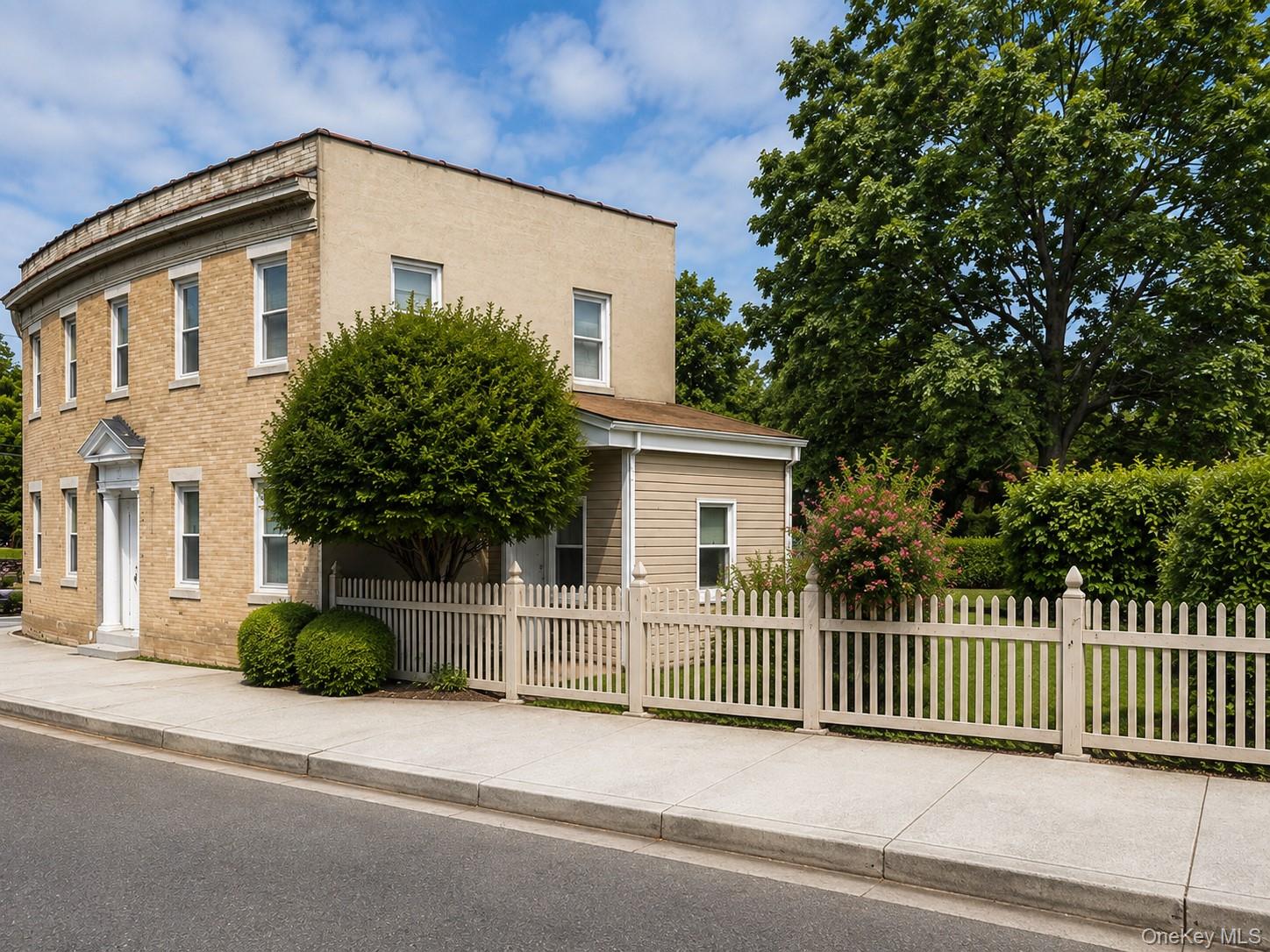 City convenience meets suburban living at 145 Lincoln Avenue. This bea...