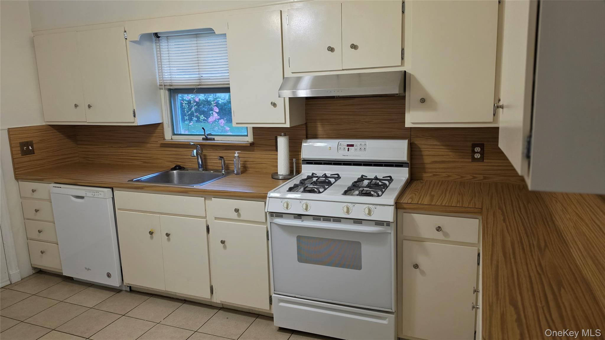 Photo 6 of this property