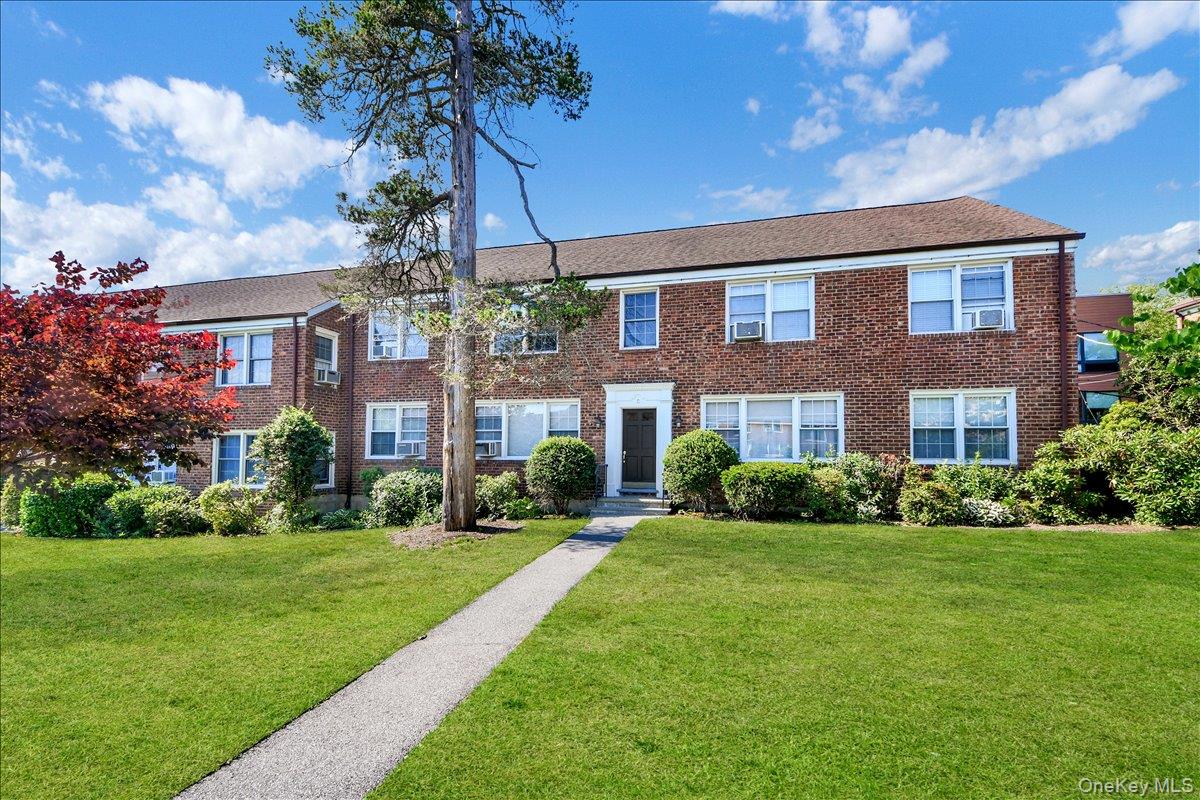 Don’t miss the opportunity to see this amazing 2 bedroom unit that liv...