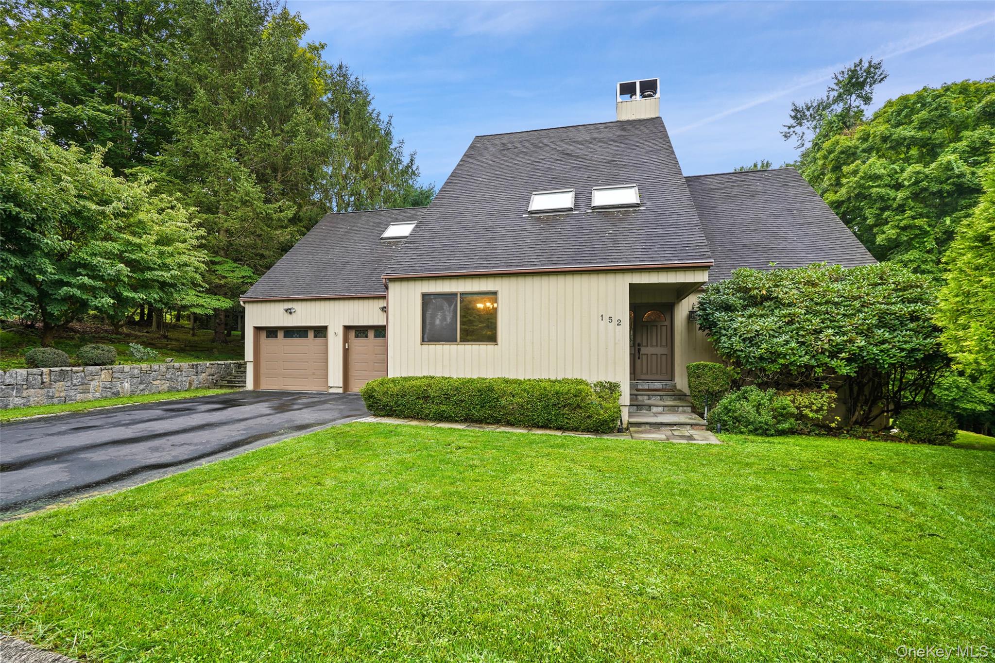Beautiful Contemporary Colonial located on a private cul-de-sac in sou...