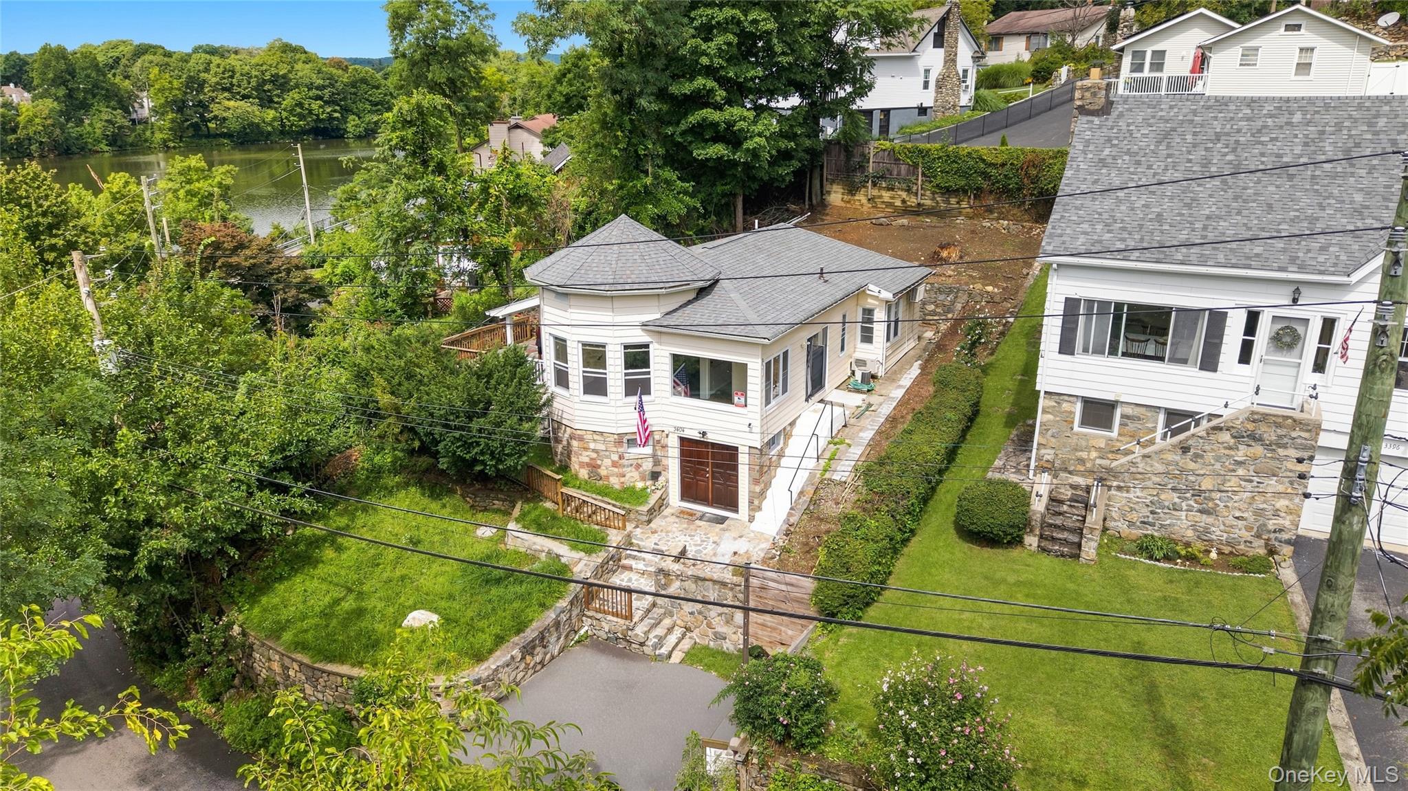 Welcome to this charming 2 bedroom, 2 bath rental ideally located dire...