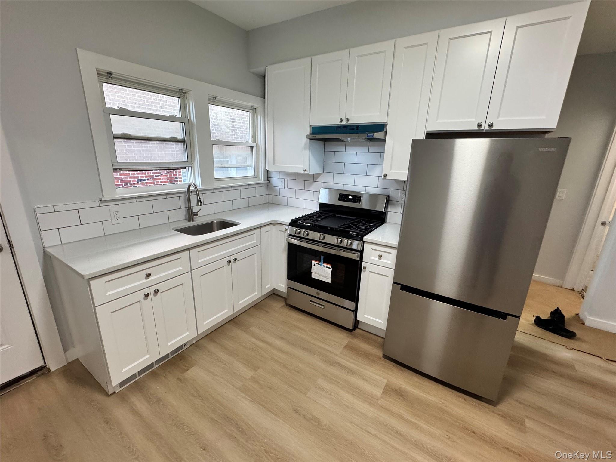 **Spacious 3-Bedroom Second-Floor Apartment — Vouchers Welcome**

Welc...
