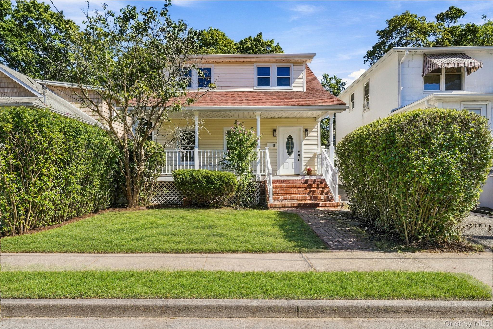 Welcome to 42 Calam Avenue! This beautifully renovated and freshly pai...