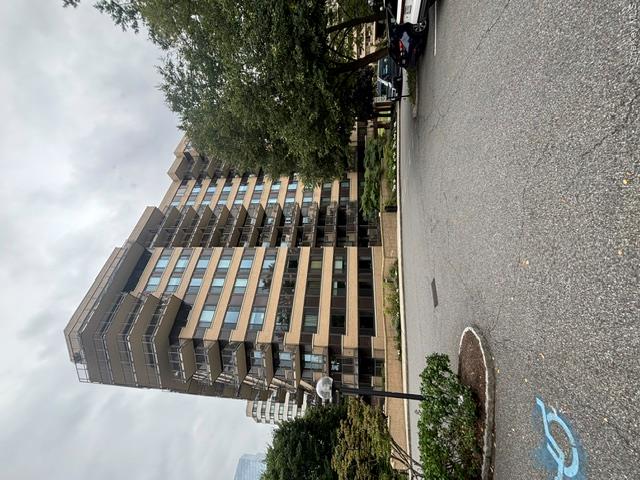 White Plains at its best!! Spacious 1 bedroom in the luxury Westage To...