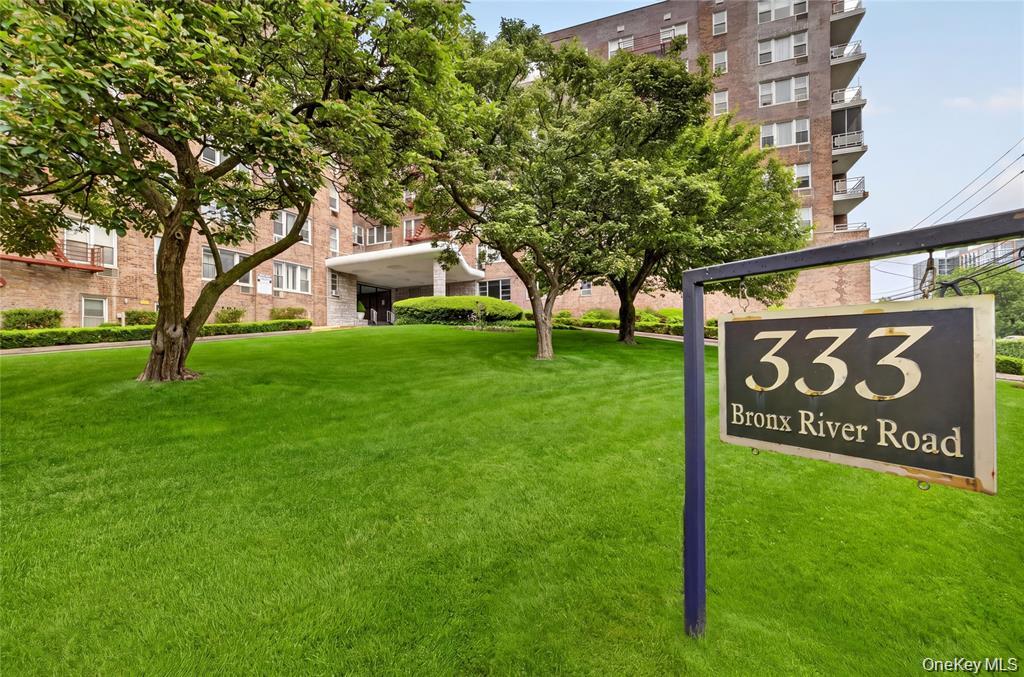 Welcome to this bright and inviting one bedroom co-op offering a comfo...