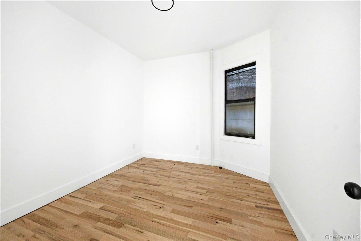 Welcome home to this sun-drenched, 1st-floor residence in Yonkers’ des...
