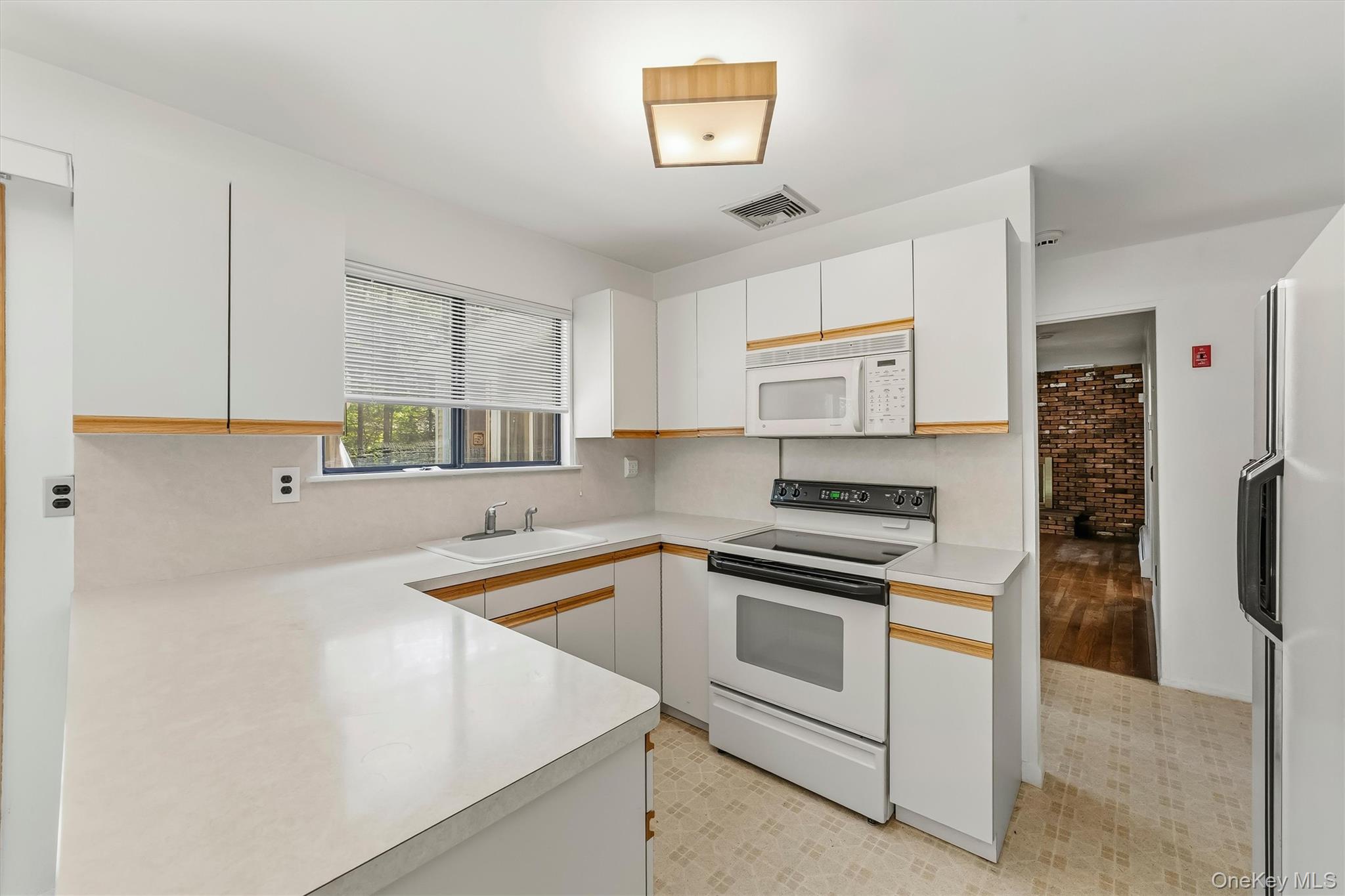 Photo 9 of this property