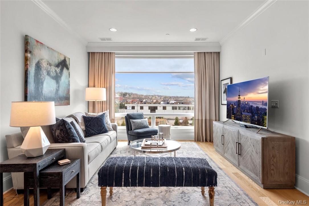 Welcome to the River House at Hudson Harbor! This one bedroom features...