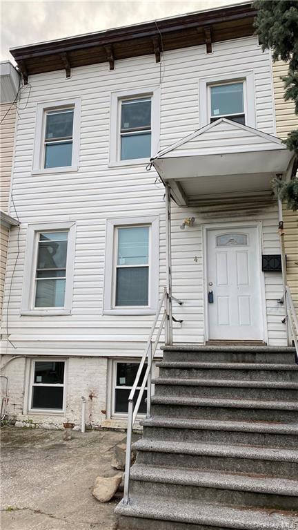 3 bedrooms, 2 full baths townhouse in Yonkers downtown area for rent....