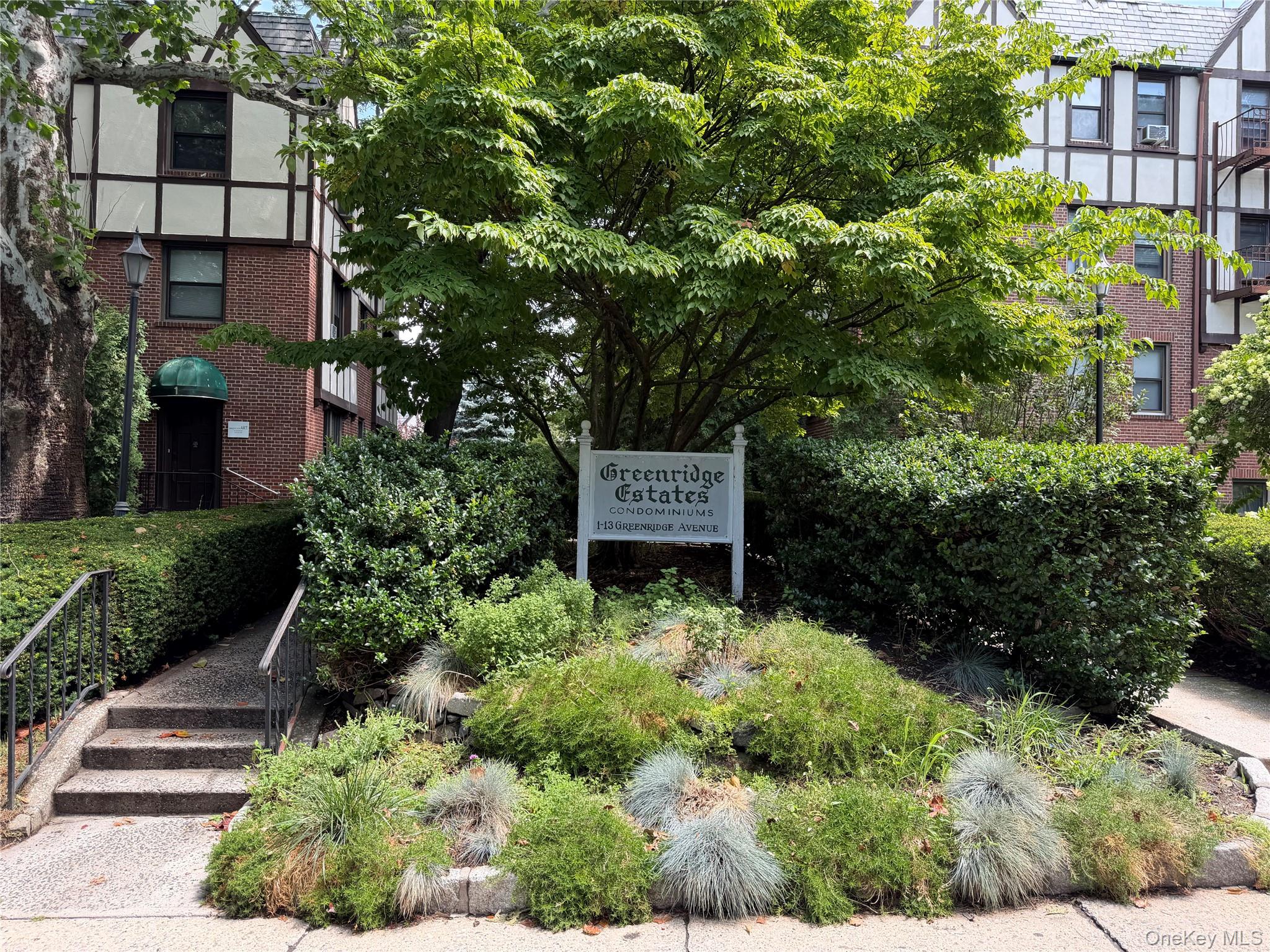 Gorgeous Well Maintained Immaculate One-Bedroom Condo In Prime Section...