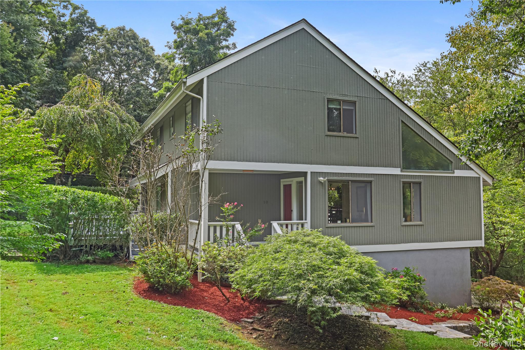 SoHo in Chappaqua! Chappaqua schools! Dramatic, Airy and Light-filled...