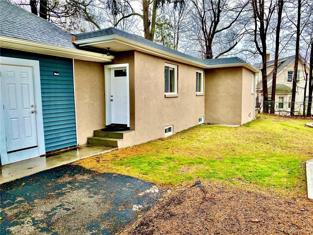 Welcome to this well-maintained 2-bedroom rental in the Mohegan Lake a...