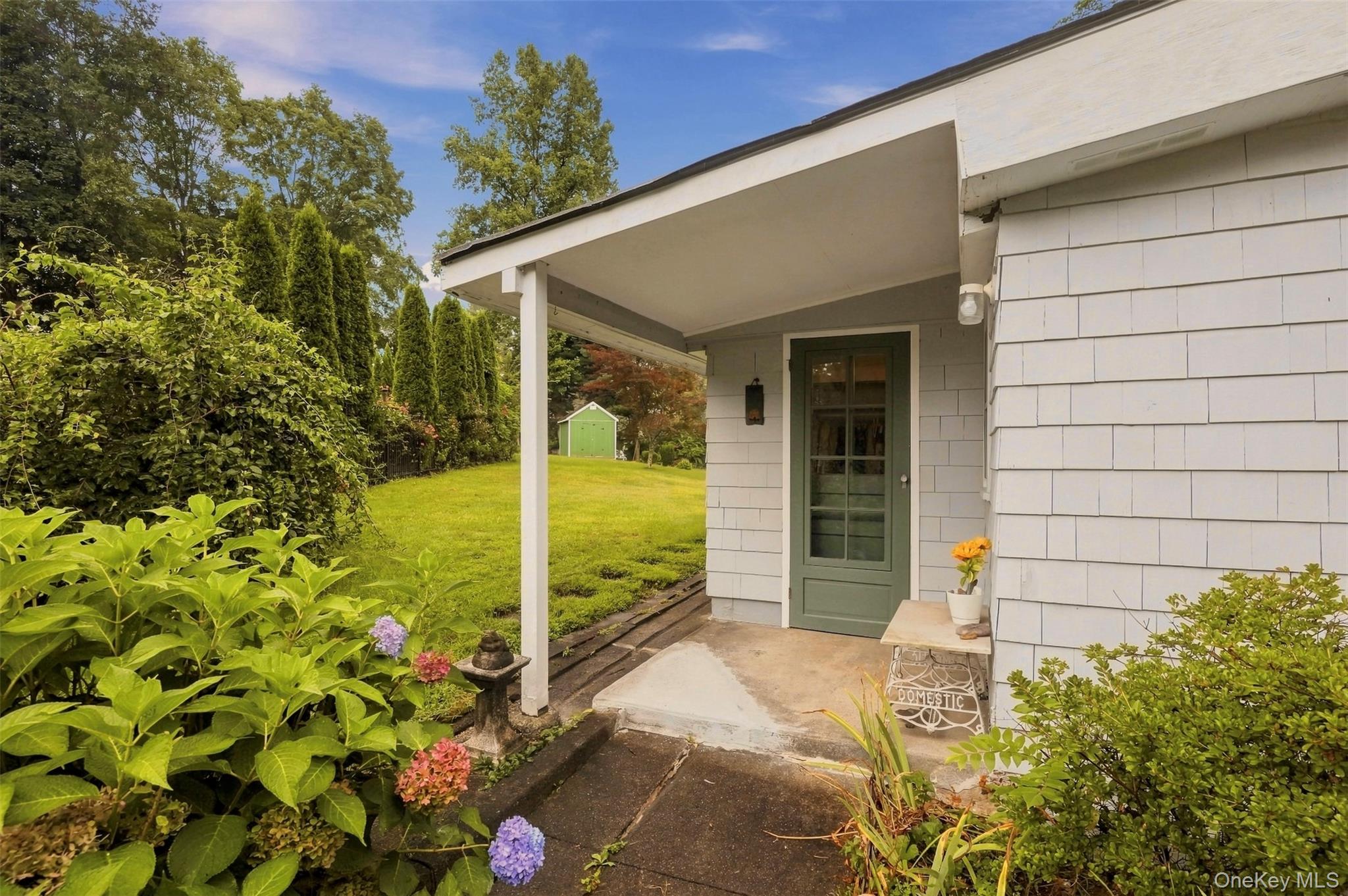 Charming Petite Home with Room to Make It Your Own
Wonderfully maintai...