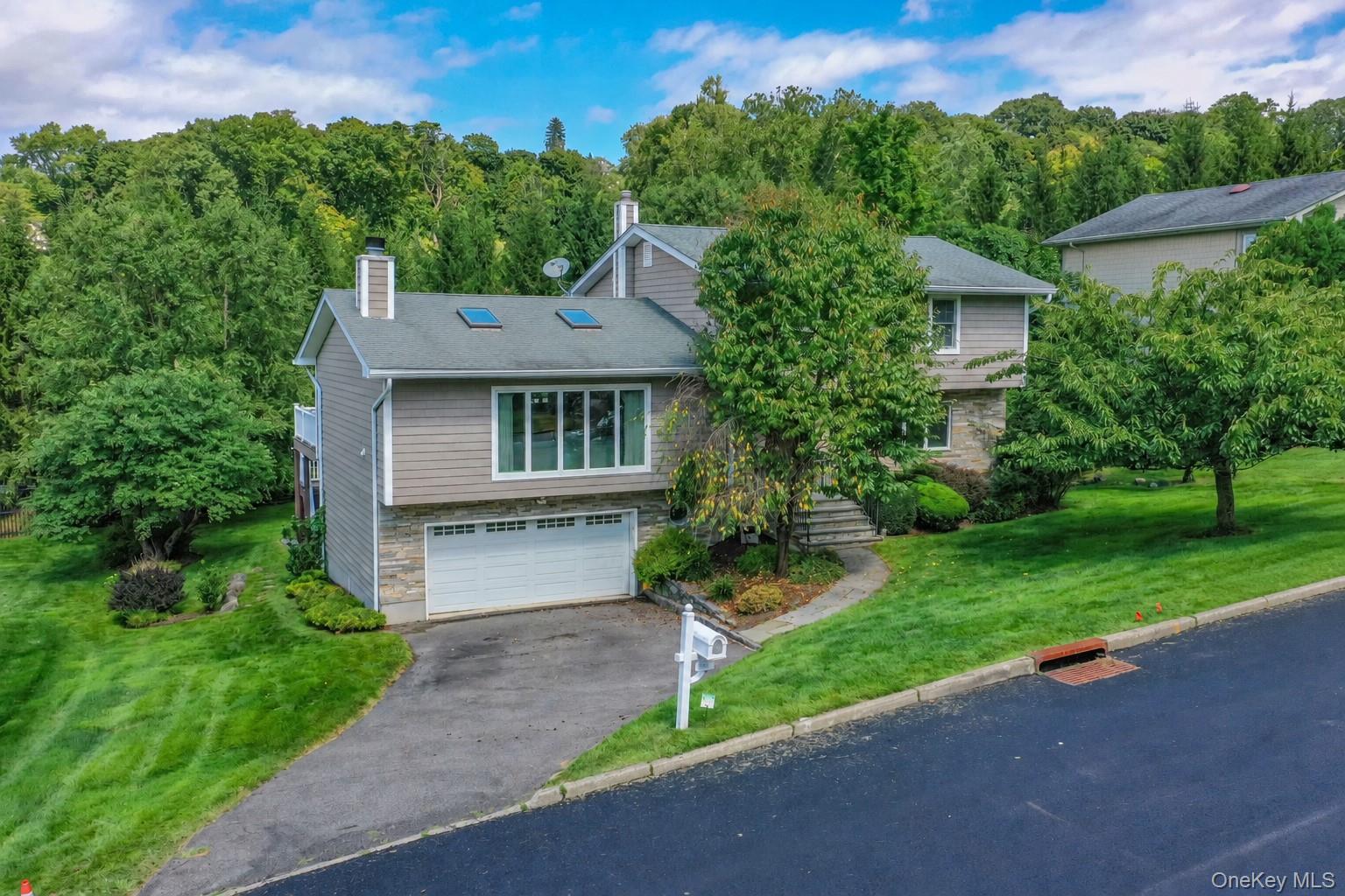 Beautifully updated 4-bedroom home in the highly coveted Tarryhill com...