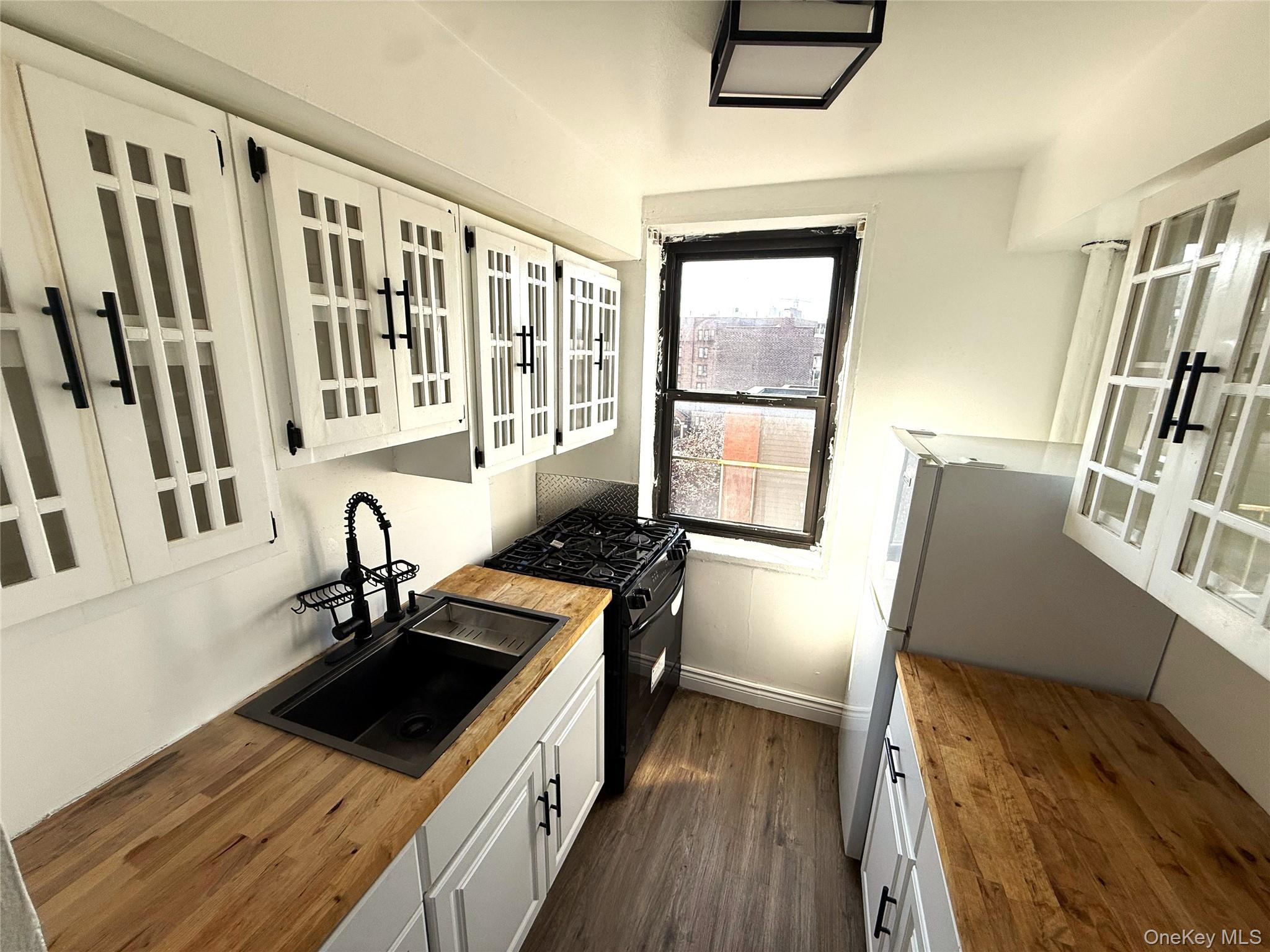 Photo 6 of this property