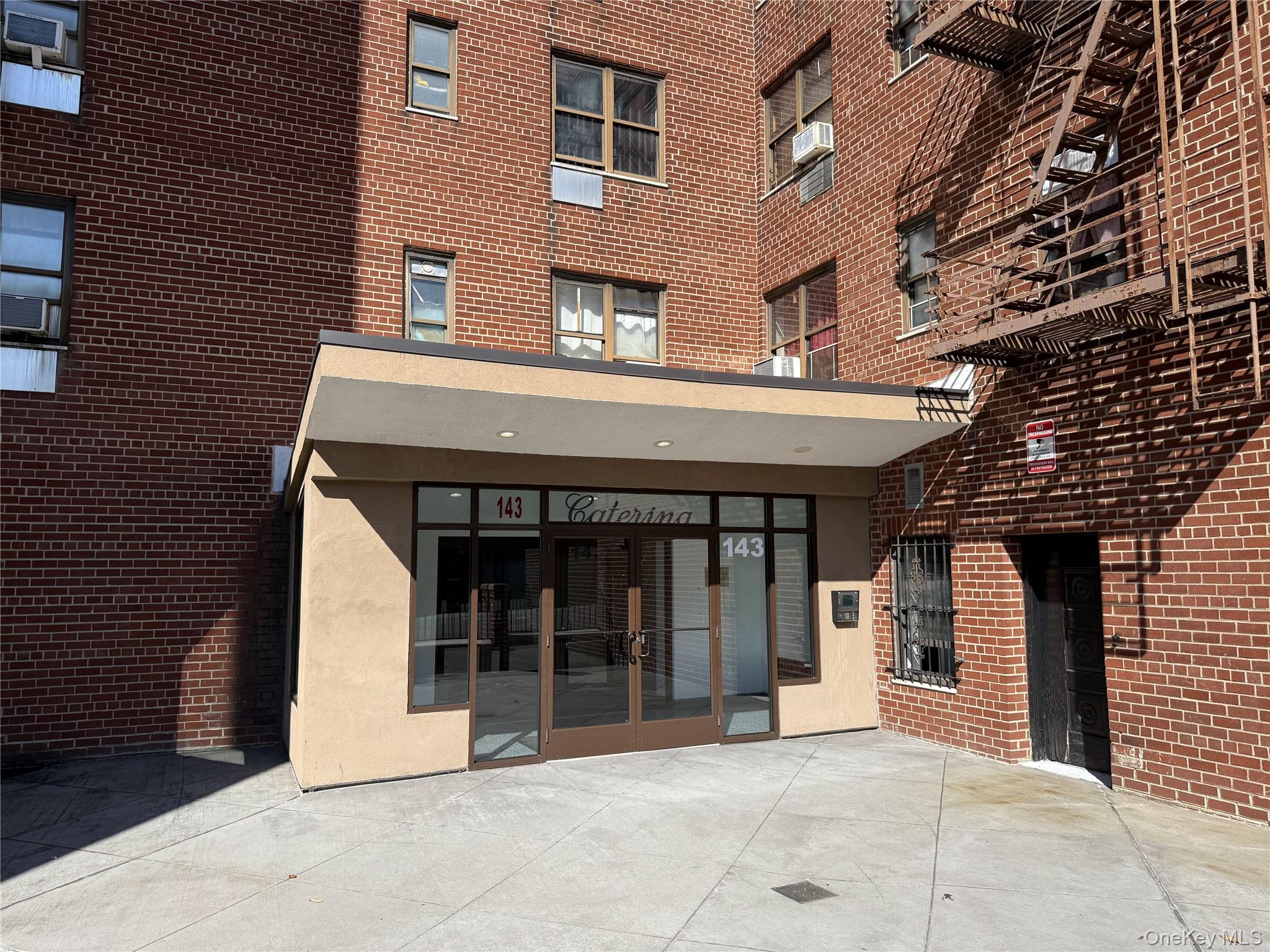 Beautifully-updated and maintained Co-op located in the heart of Yonke...