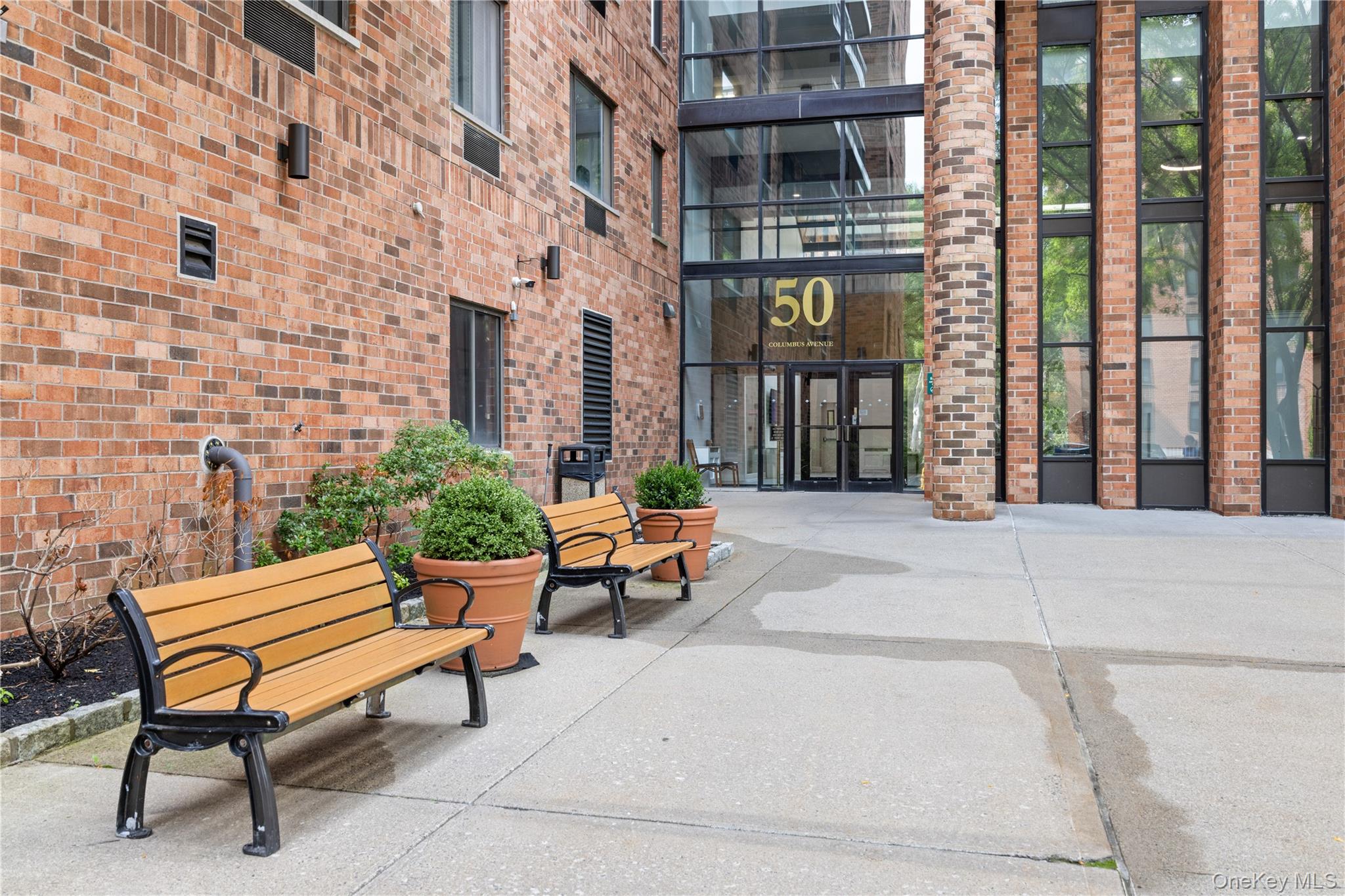 Spacious & Beautiful 2-Bedroom, 2-Bath Residence at The Tower Club
Wel...