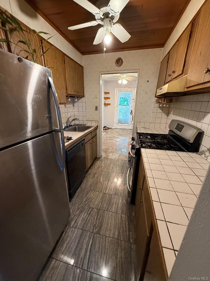 Photo 6 of this property