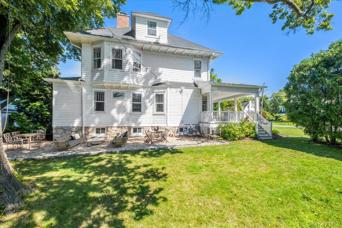 Photo 4 of this property