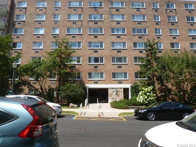 Move in ready, 2 bedroom, 1 bath junior 4 corner unit in Halston House...