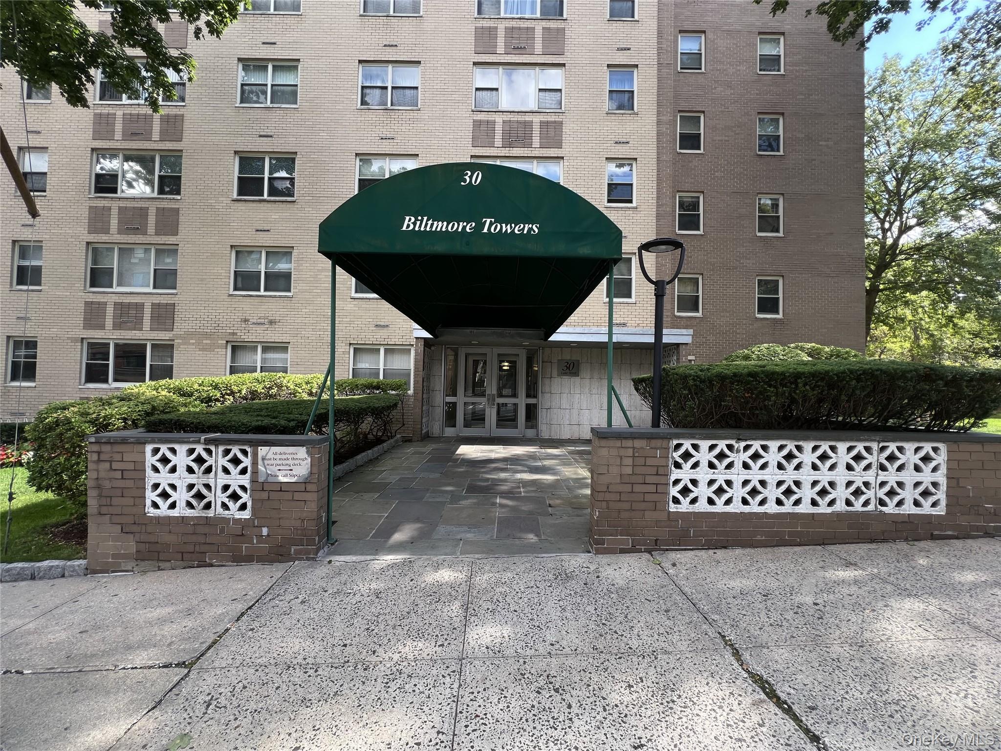 Welcome to this bright and spacious eighth-floor one-bedroom apartment...