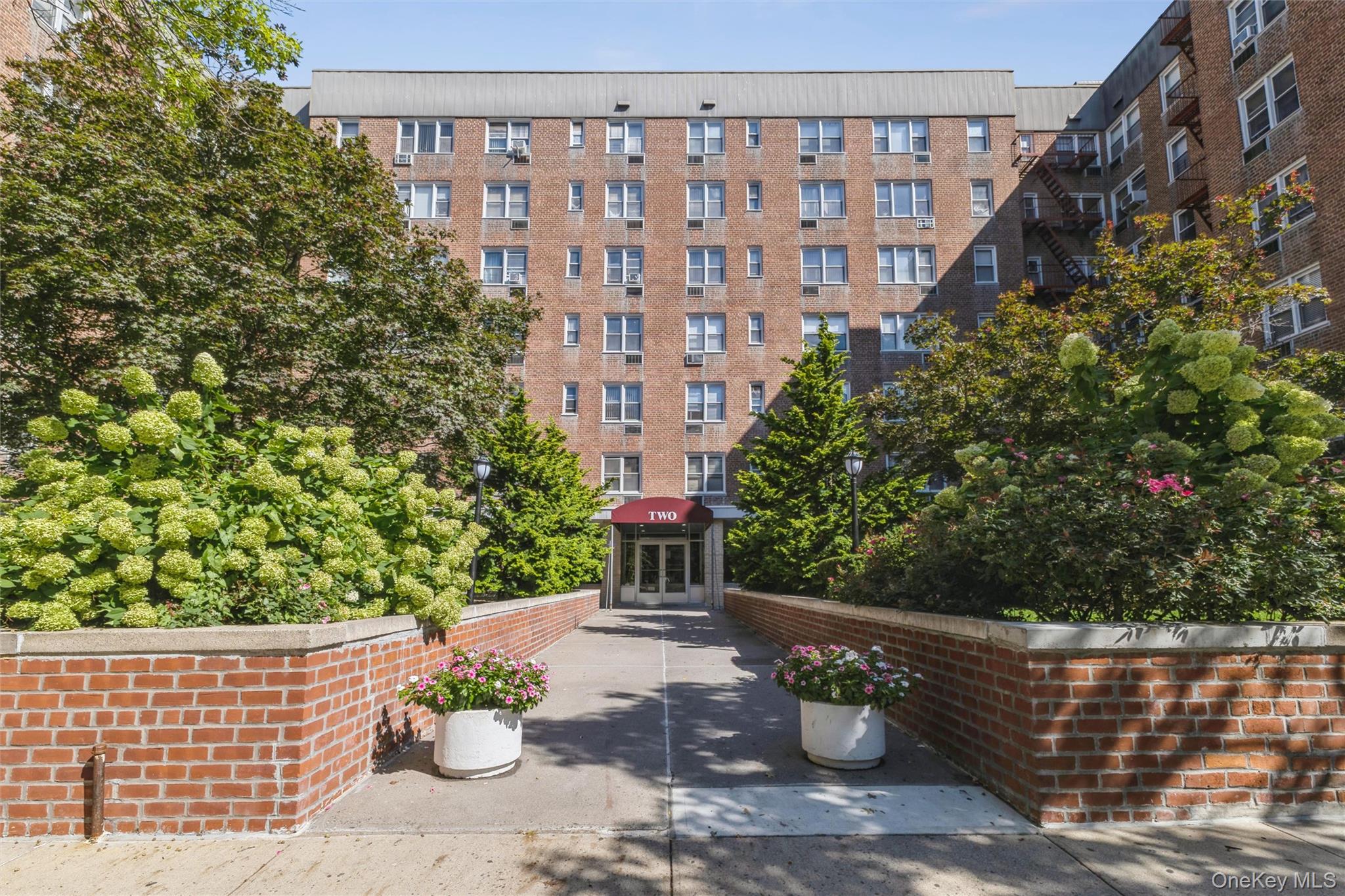 Fully Renovated 2-Bedroom Co-op with Assigned Parking & Great Amenitie...