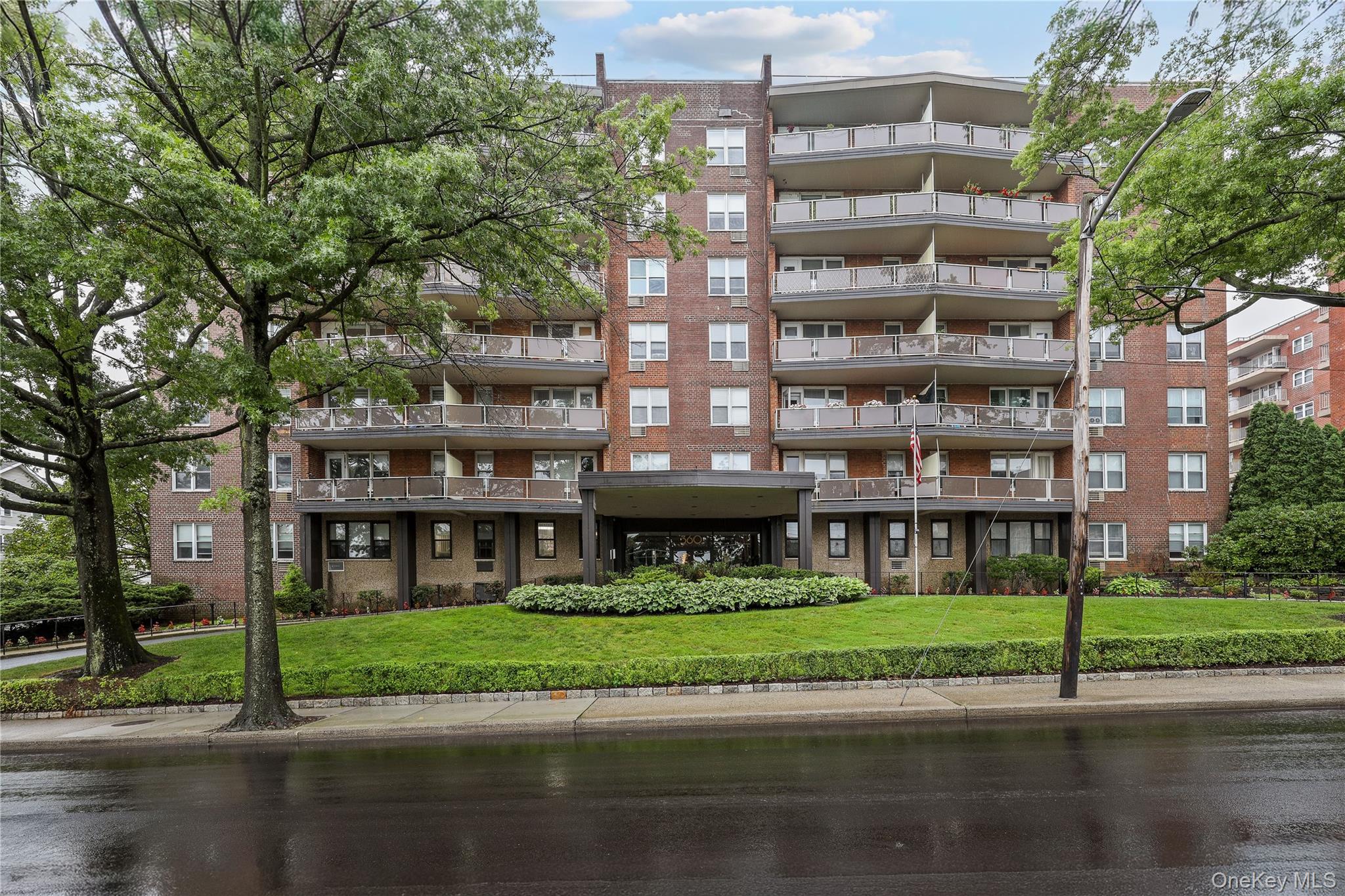 Welcome to this move-in-ready studio in the heart of Port Chester, per...