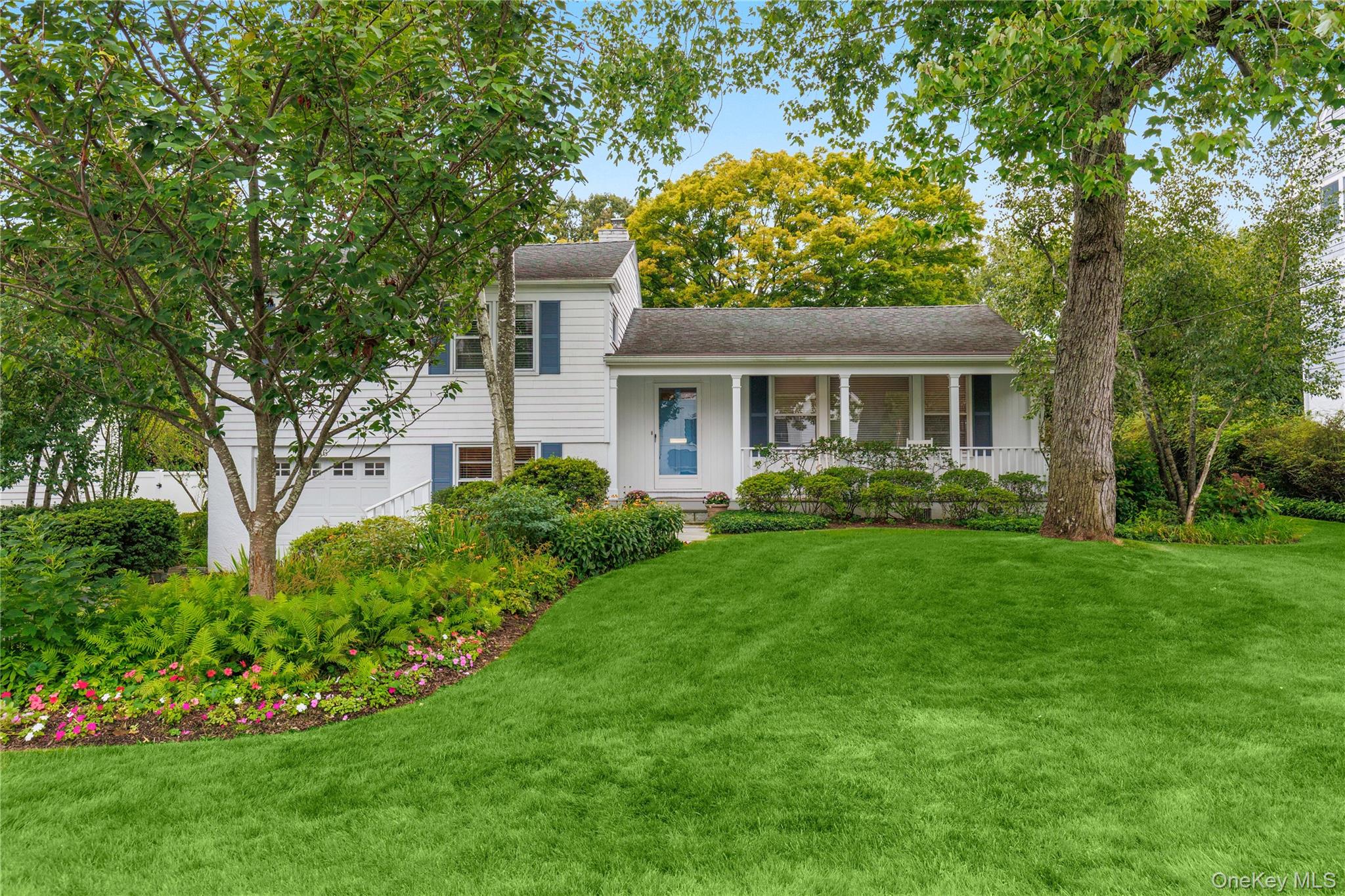 Welcome to one of Rye Gardens’ most inviting homes! This beautifully c...