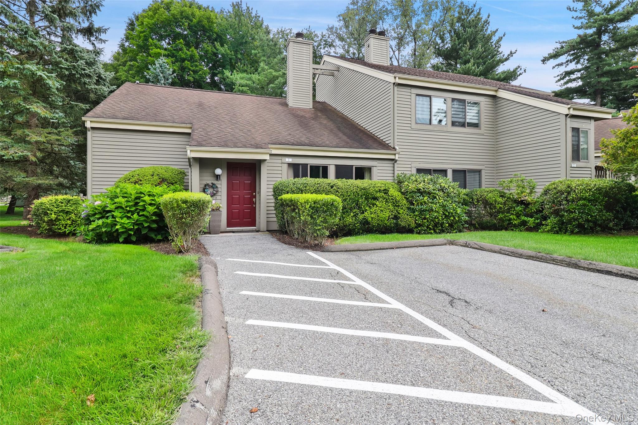 SPACIOUS OAKRIDGE TOWNHOUSE. One of the largest available units and th...