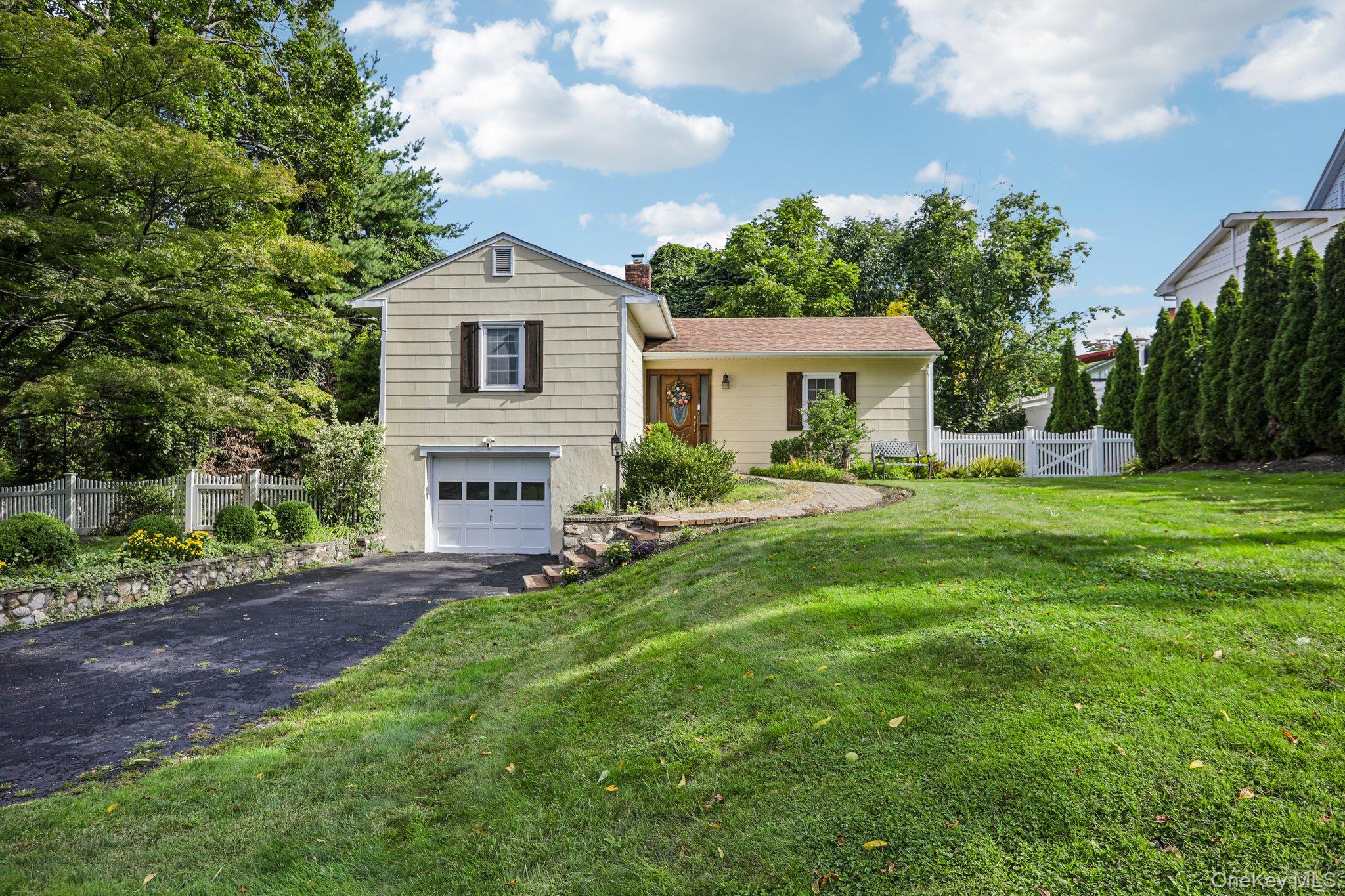 Welcome to this charming 3-bedroom, 1-bath Pleasantville ranch. This h...