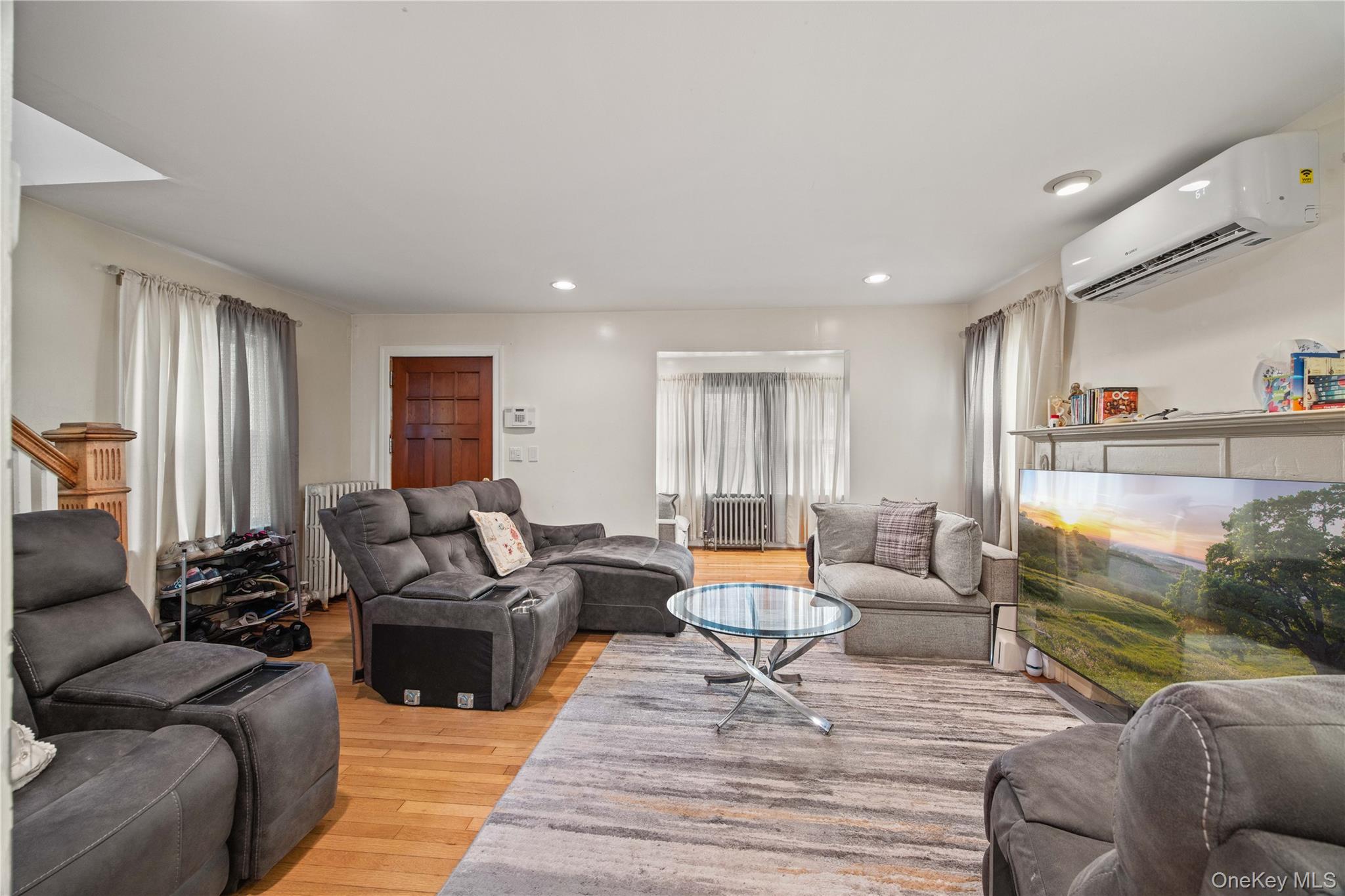 Photo 4 of this property