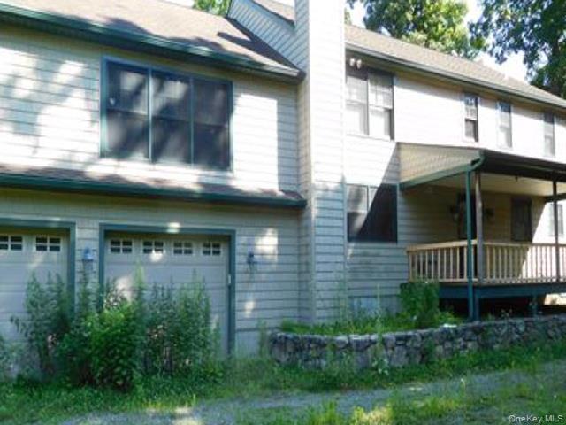 Large 3-bedroom, 2.5 bath, 2,914 square foot single family colonial ho...