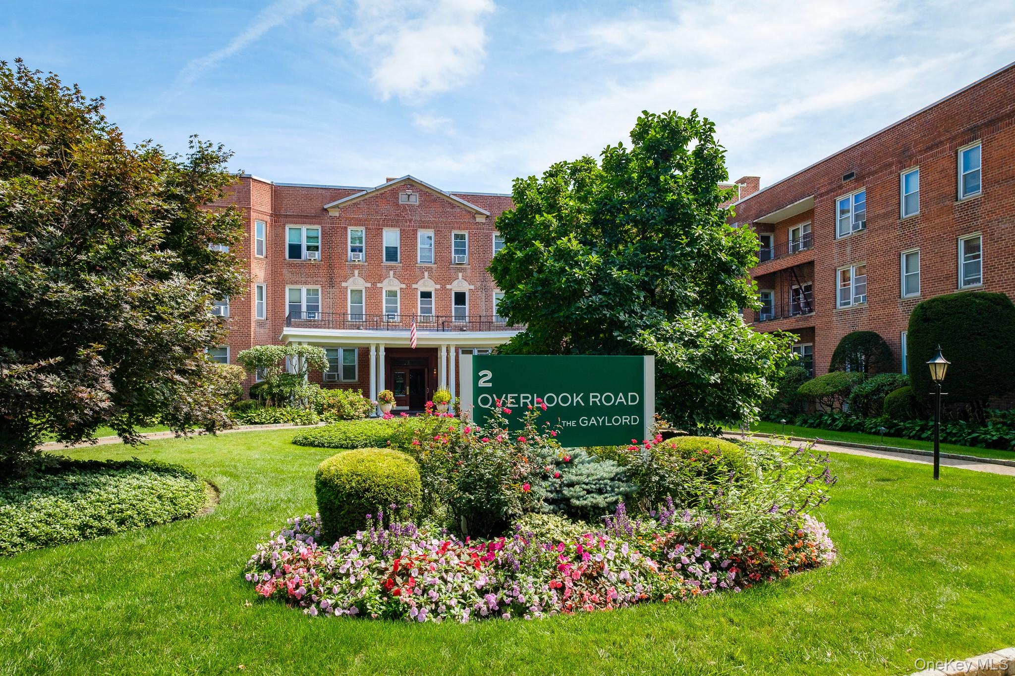 Welcome to this beautifully updated studio with a separate bedroom are...