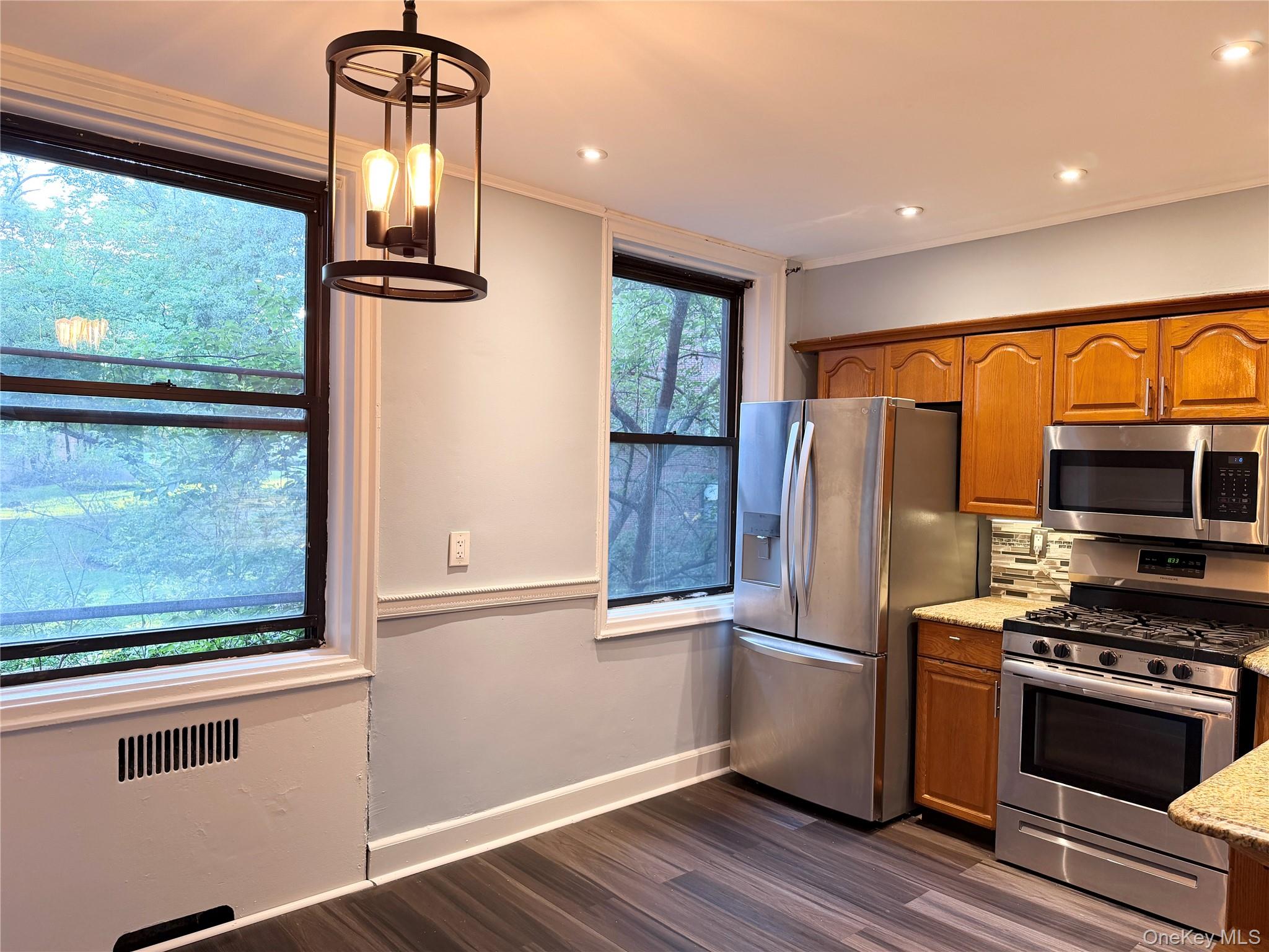 Rent it by November 1st, FREE PARKING space assigned included. WOW! Wh...