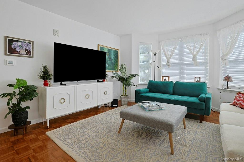 Welcome to Sutton Manor, desirable 55+ community! Convenience and Comf...