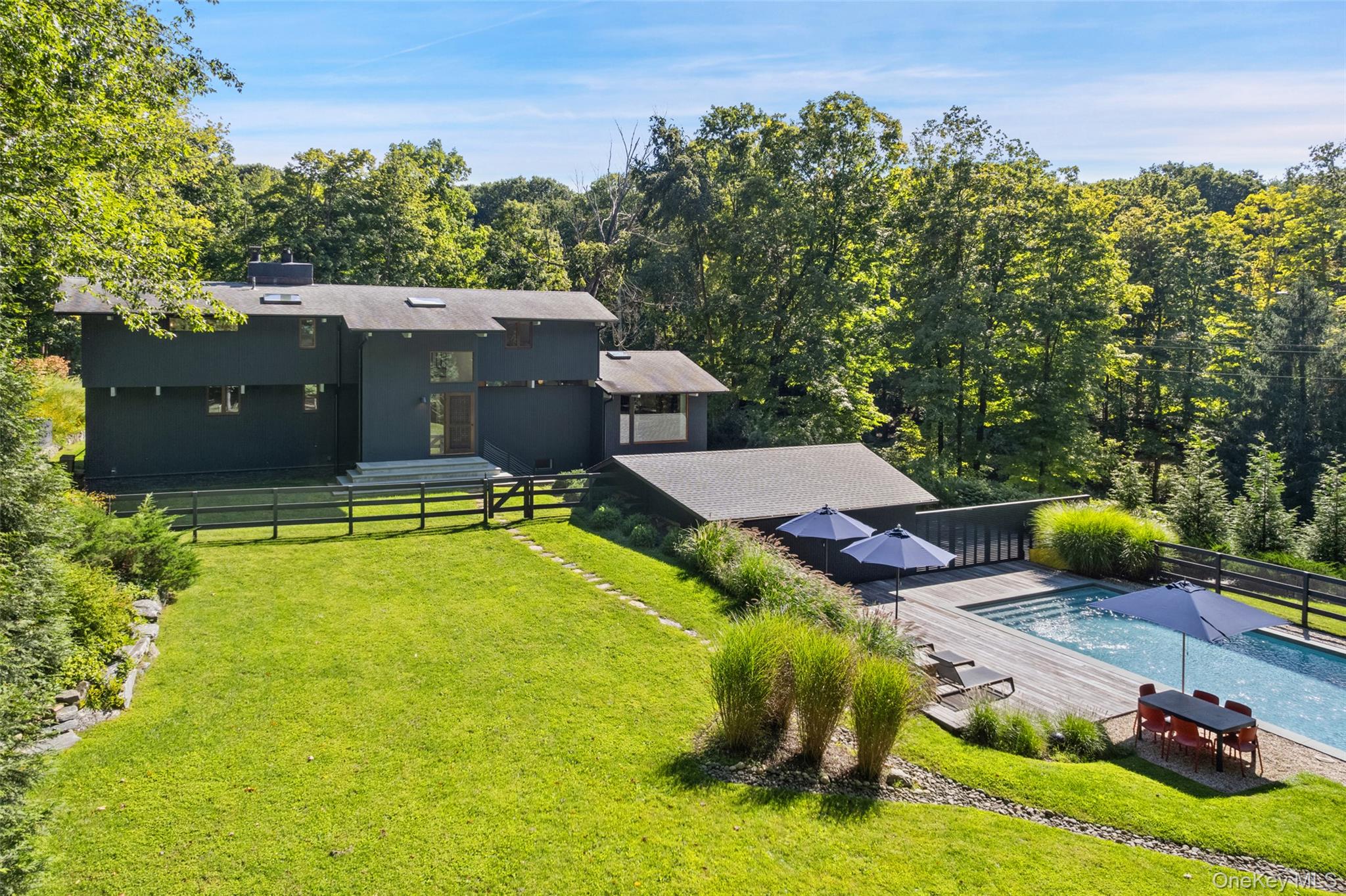 STUNNNING & SOPHISTICATED. Striking re-imagination of a classic Deck H...