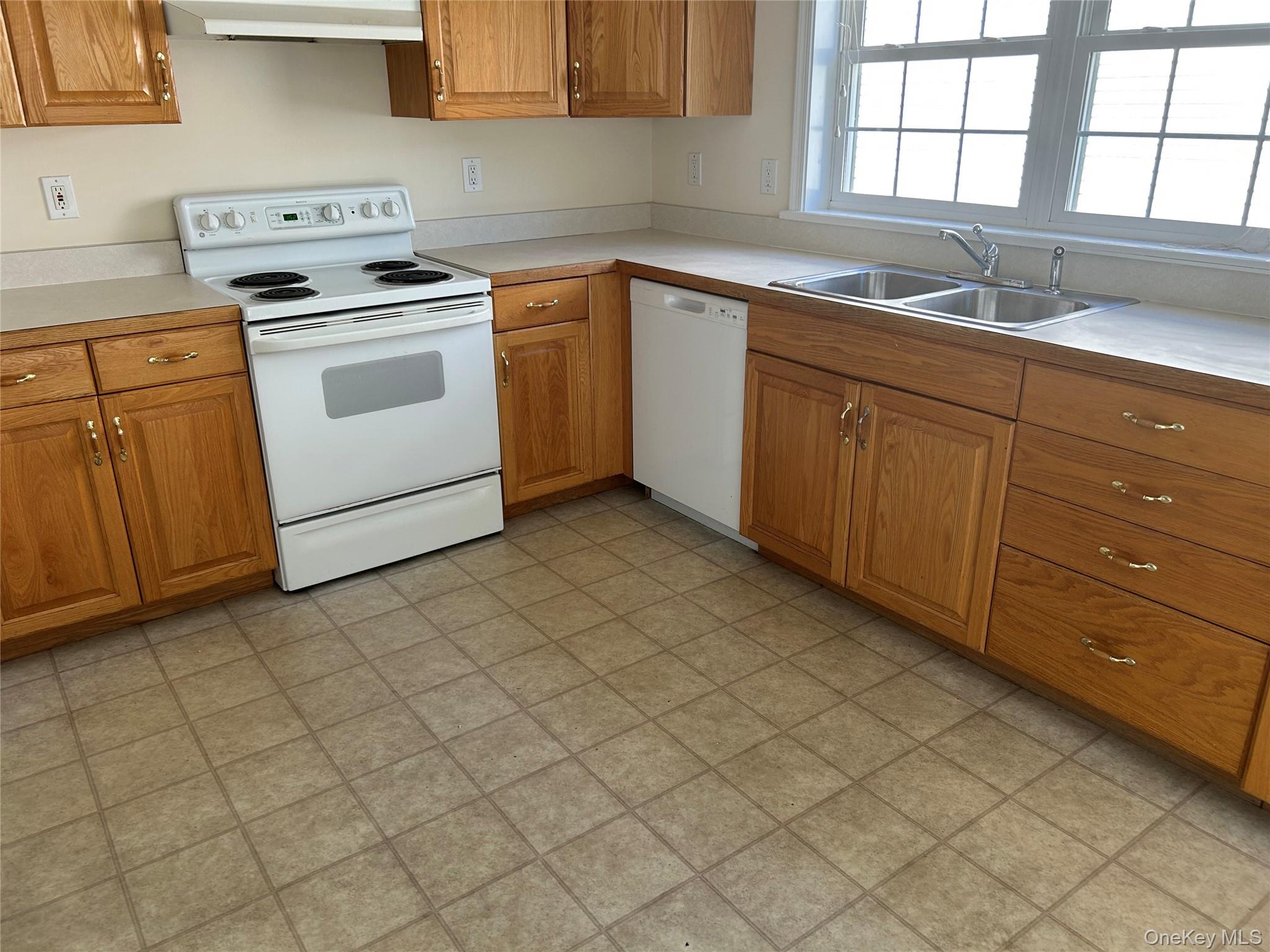 Photo 4 of this property
