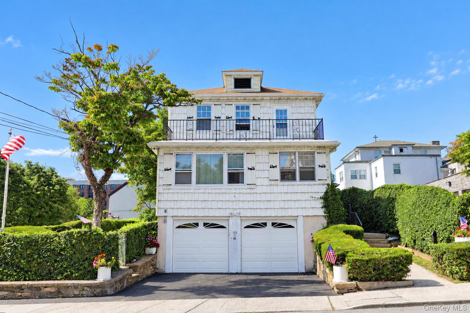 Welcome home to this freshly painted 2 bedroom apartment on the 2nd fl...