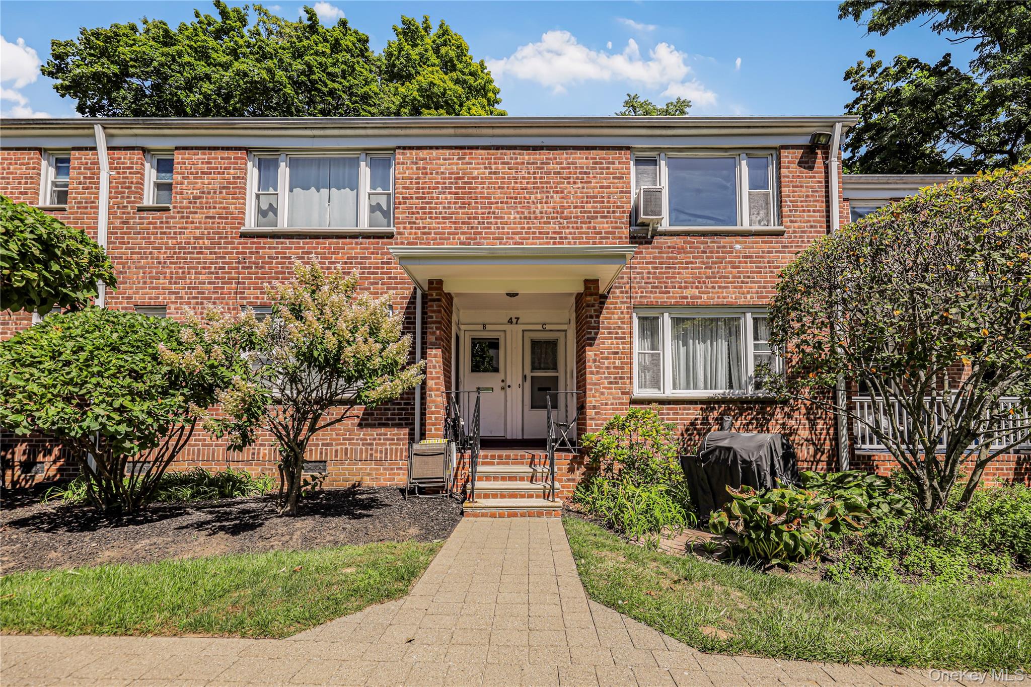 Easy living at Ridgecrest Gardens. Presenting you 47 Carpenter ave uni...