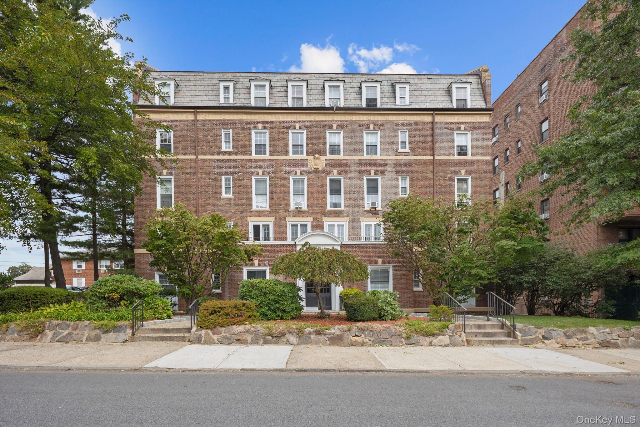Meticulously Renovated Gatsby-Inspired 2-Bedroom Co-op, New Rochelle,...