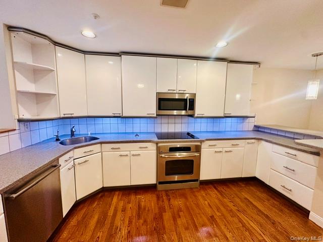 Photo 6 of this property