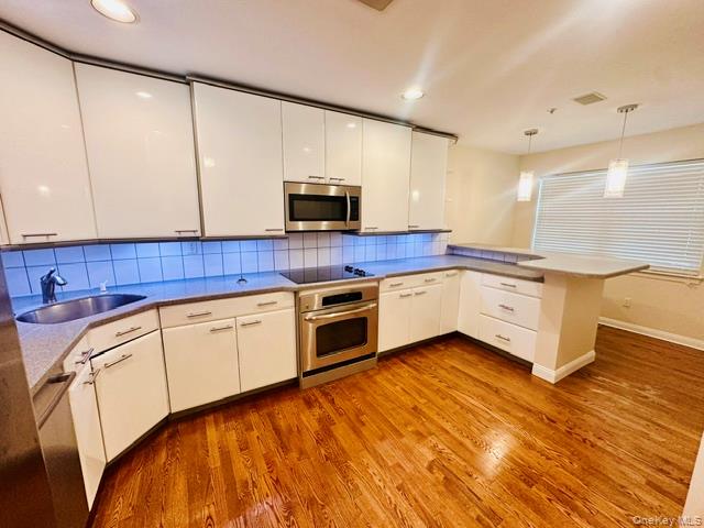Photo 4 of this property