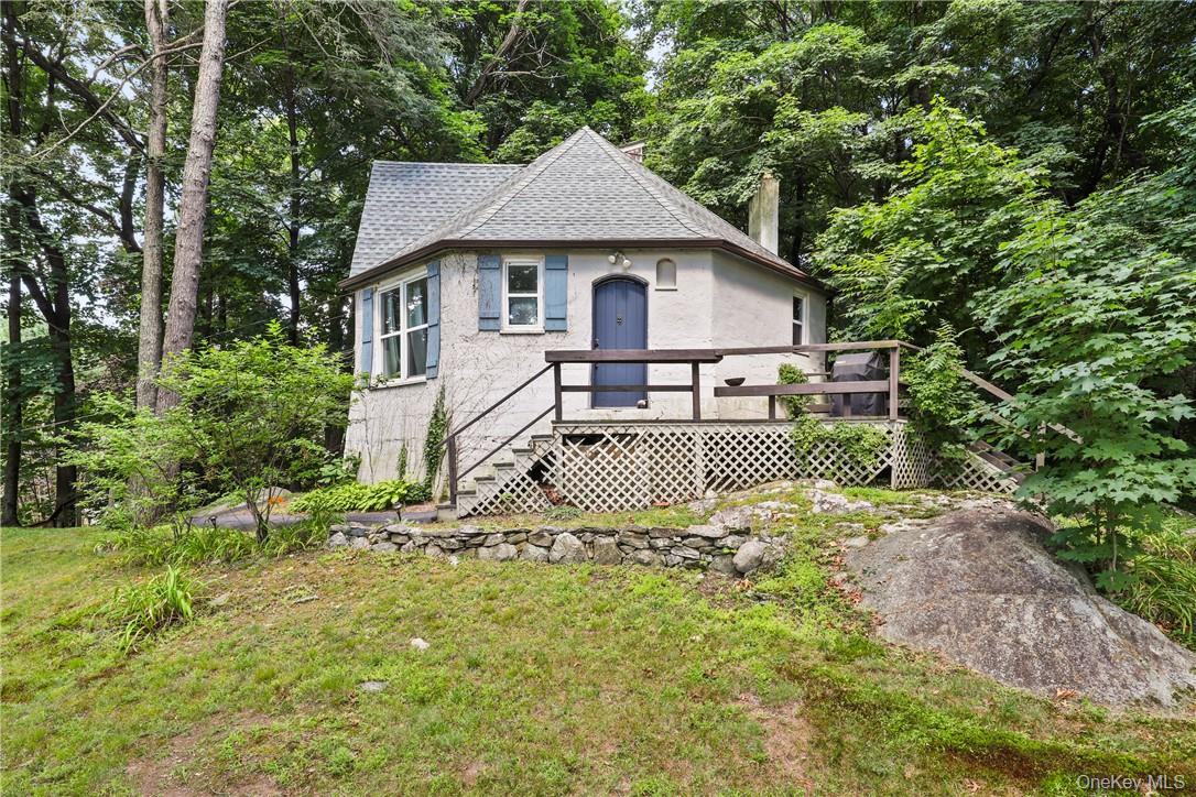 Super chic, totally move-in-ready one bedroom + loft in Bedford Hills....