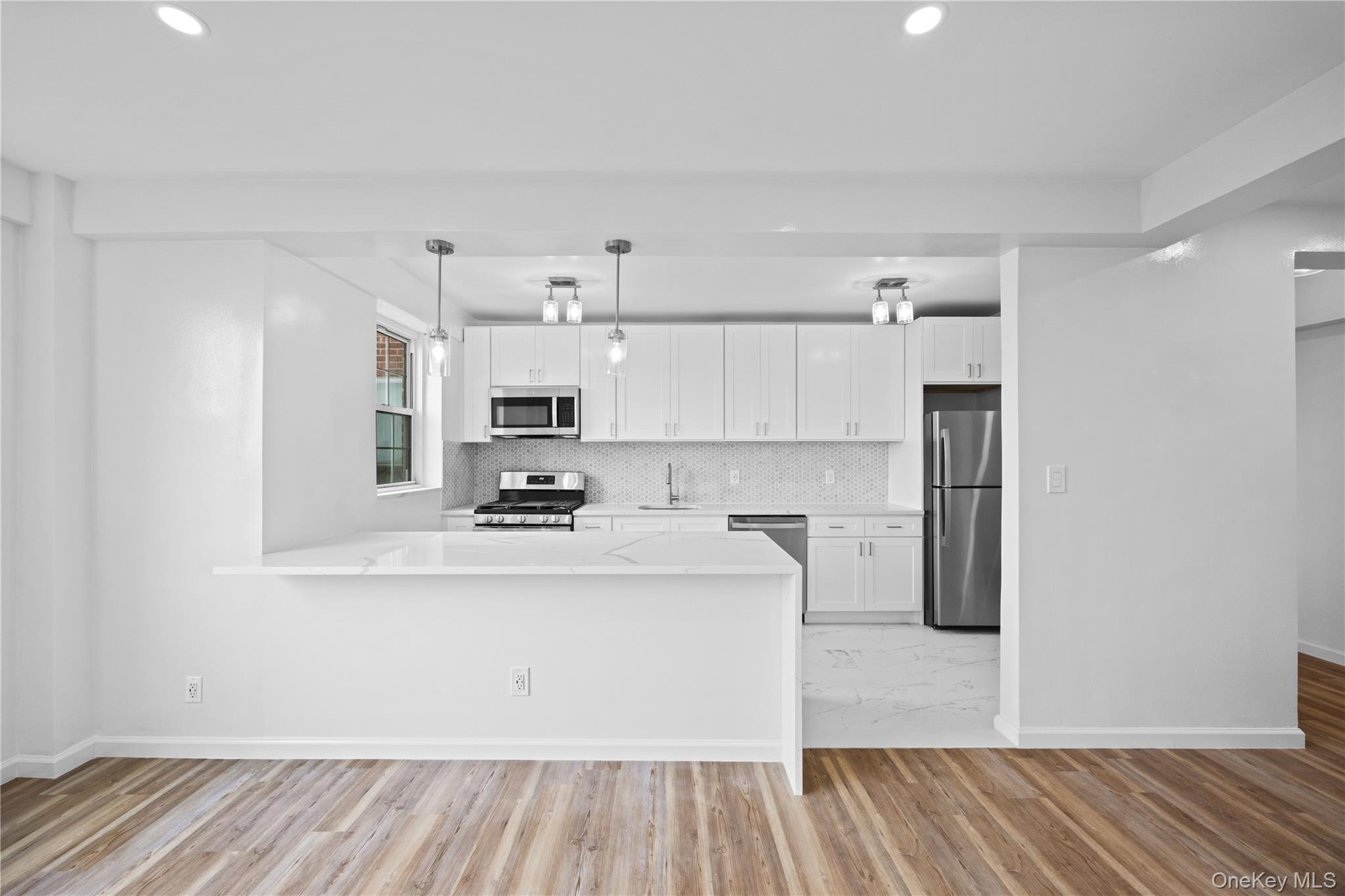 Water views from every room? Welcome to Unit 6P at The Shoreline. This...
