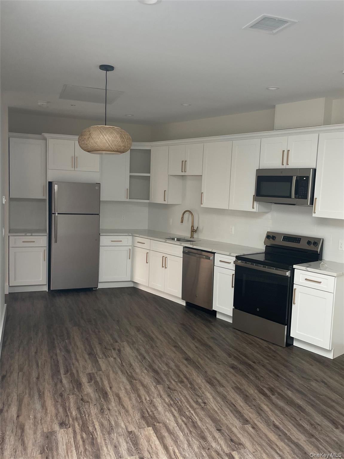 Brand New High End 1 bedroom and 2 Bedroom Apartments now available fo...